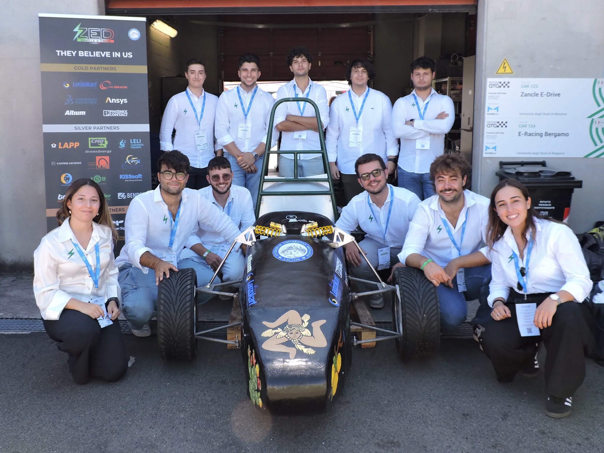 Il team Zancle E-Drive con la monoposto